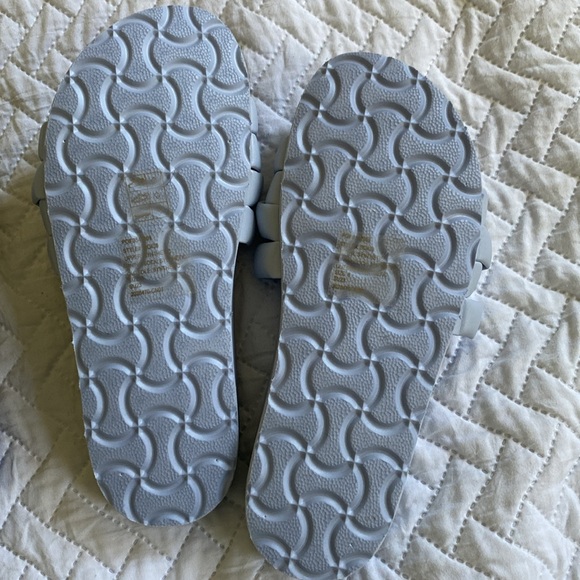 I.Crew Slides - Picture 4 of 4